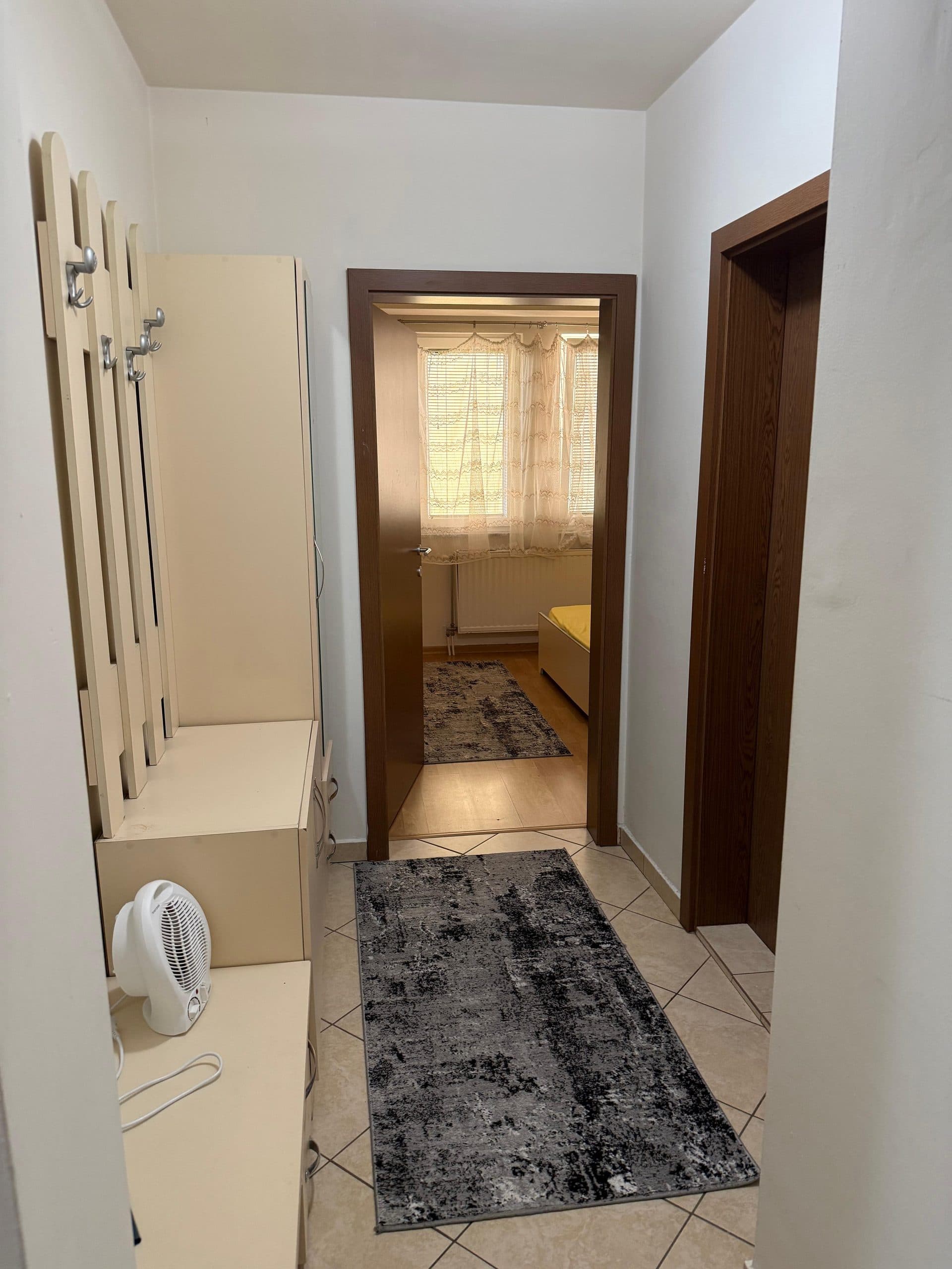Banesë 75m2 me qira në qender 4