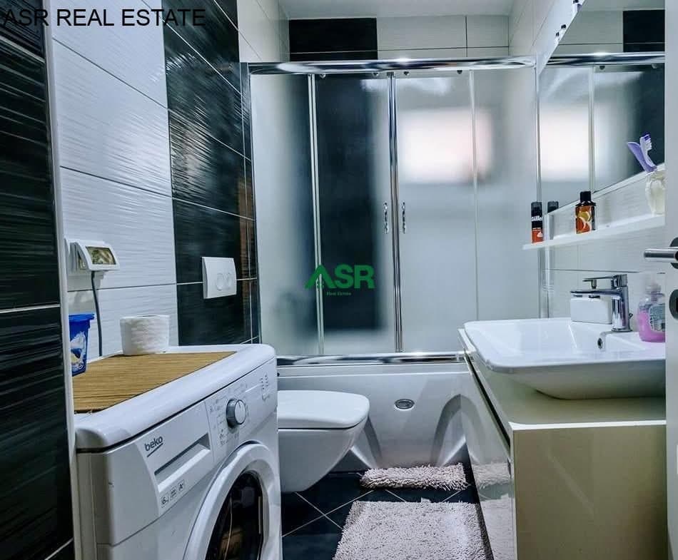 Ofrohet per SHITJE penthouse ne lagjen Tophane