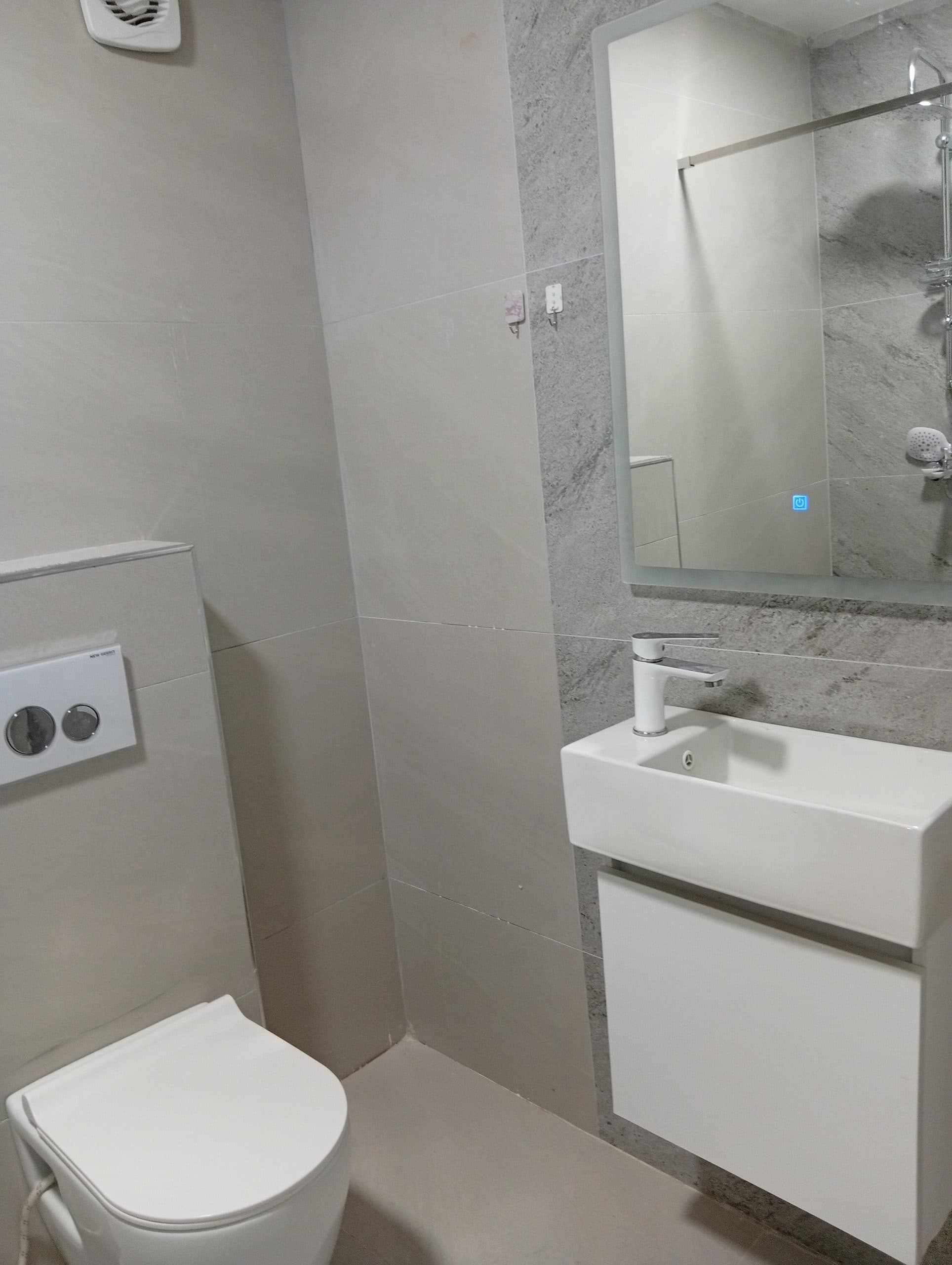 Banesë 68m2 me qira në lagjen e spitalit