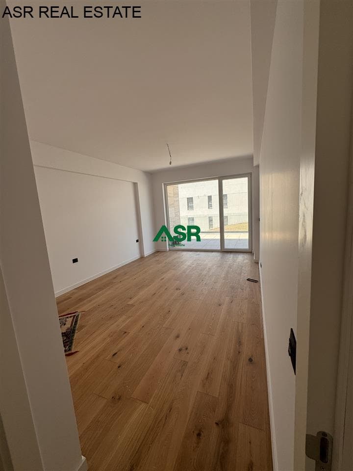 Terracier 200m2 me qira në lagjen Marigona Hill 4