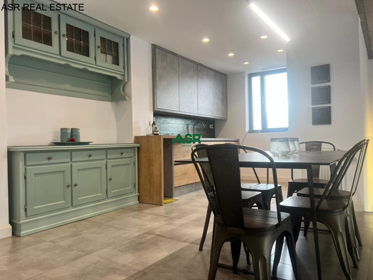 Banesë Penthouse Duplex175m2 me qira në lagjen Arberia 3