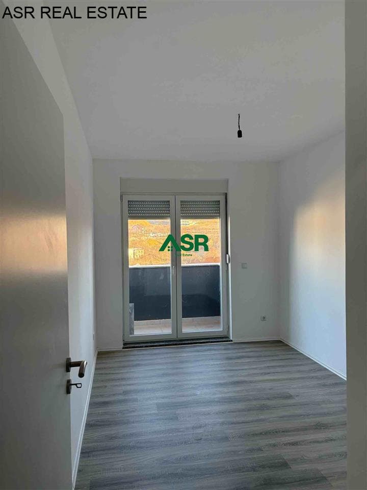 Banesë 84m2 me qira në lagjen e spitalit 4