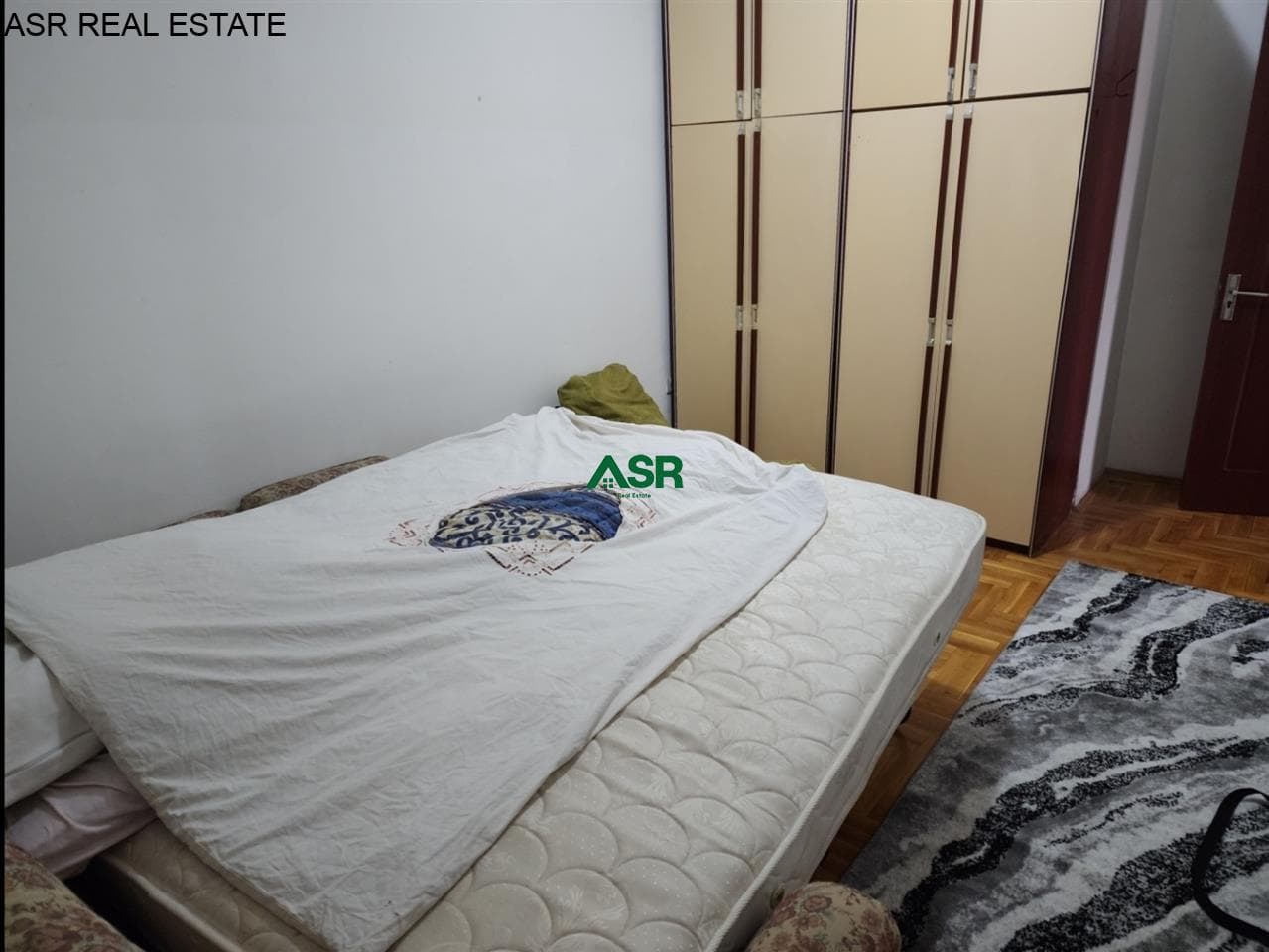 Lëshohet banesa me qira në lagjën Emshir 4