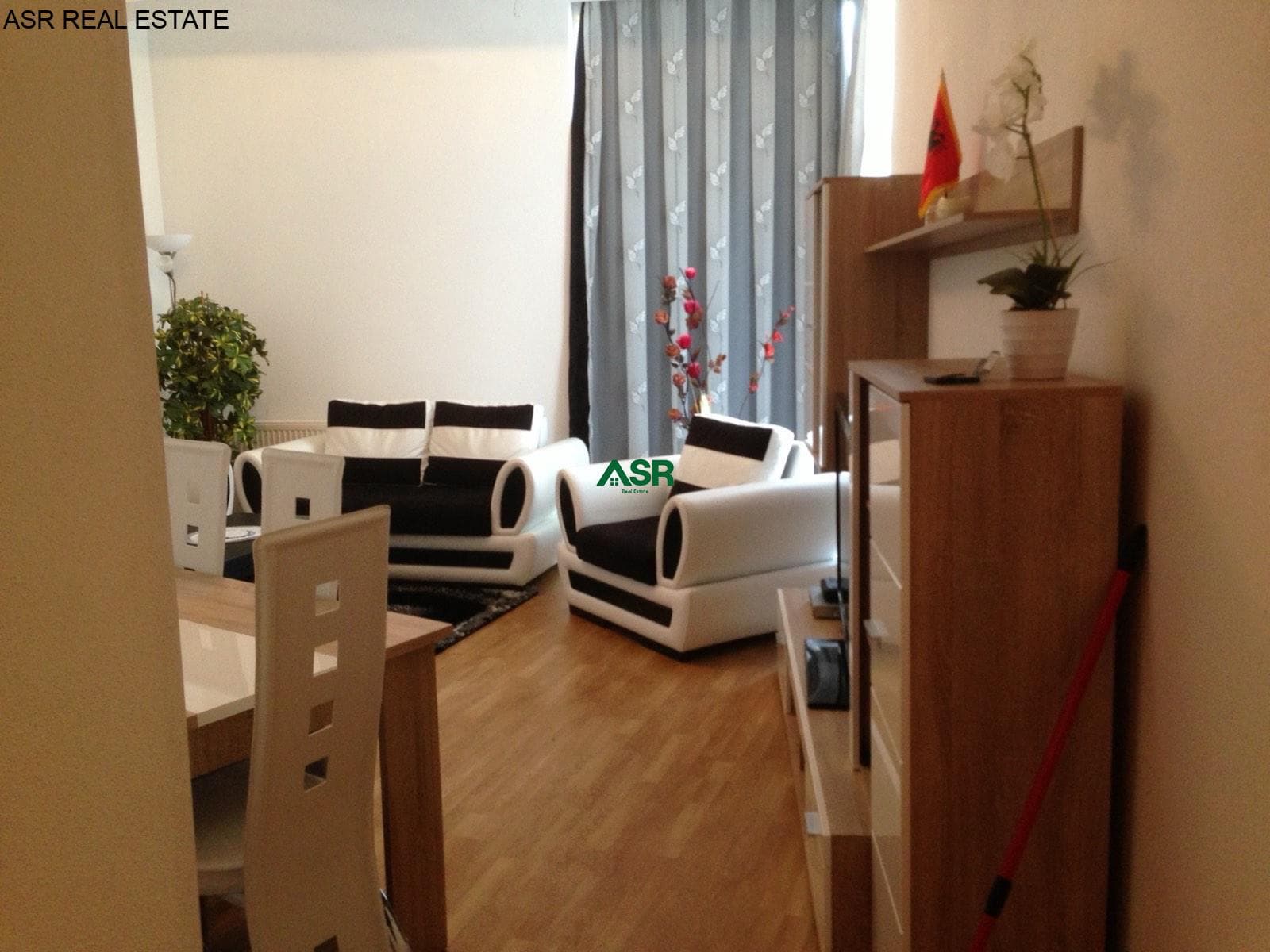 Banesë 85m2 me qira në Lakrishte