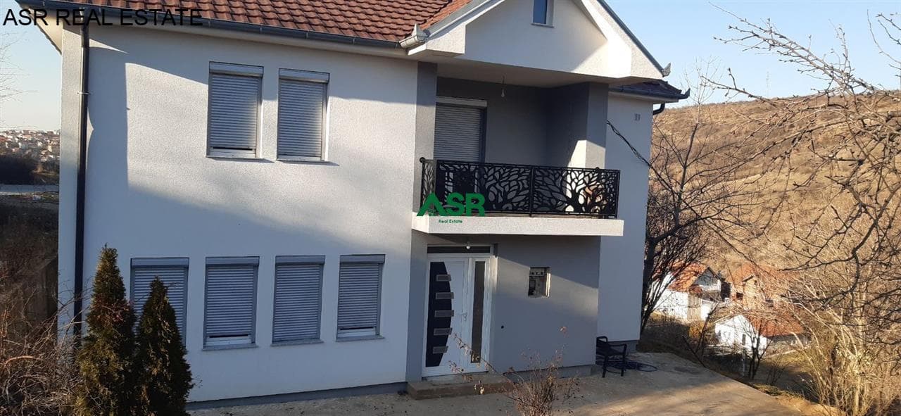 Lëshohet shtepia me qira në lagjën Mati 1 4