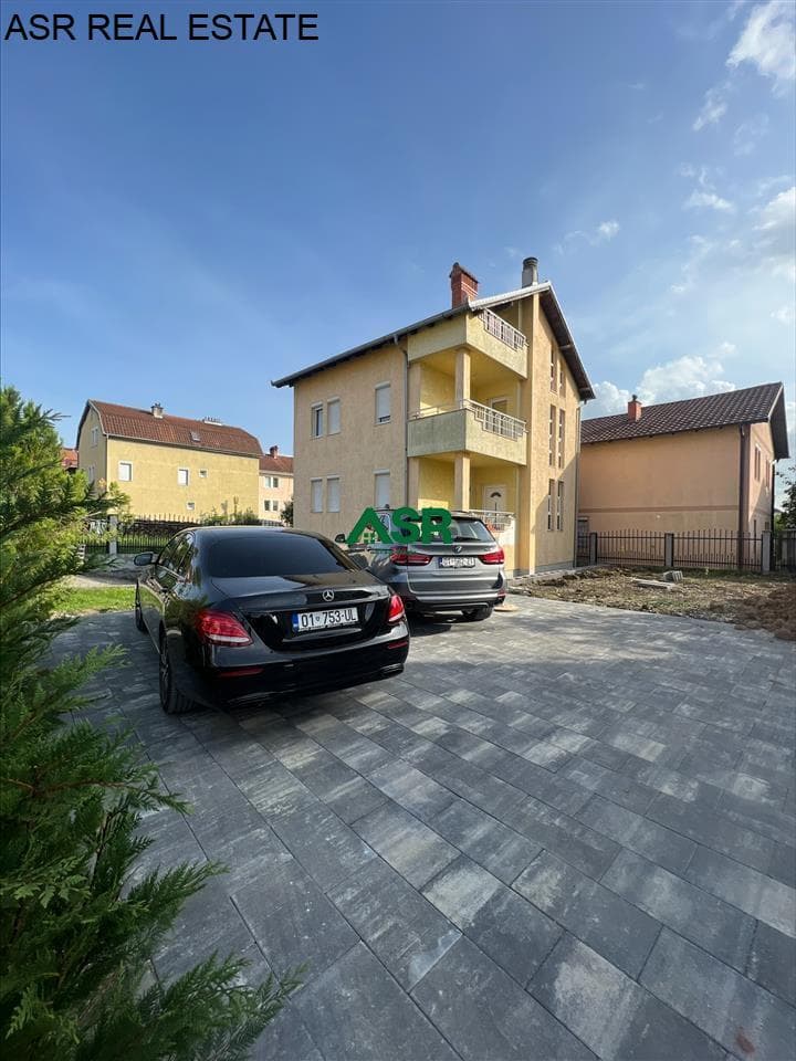 Shtëpi 300m2 me qira në Emshir
