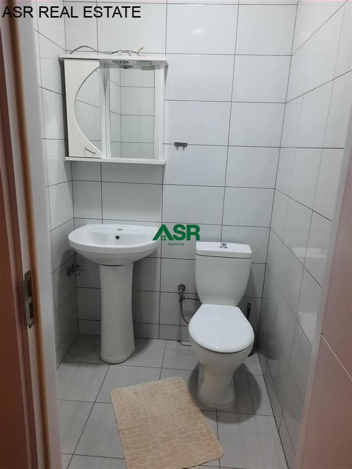 Lëshohet banesa me qira në lagjën e mati 1 2