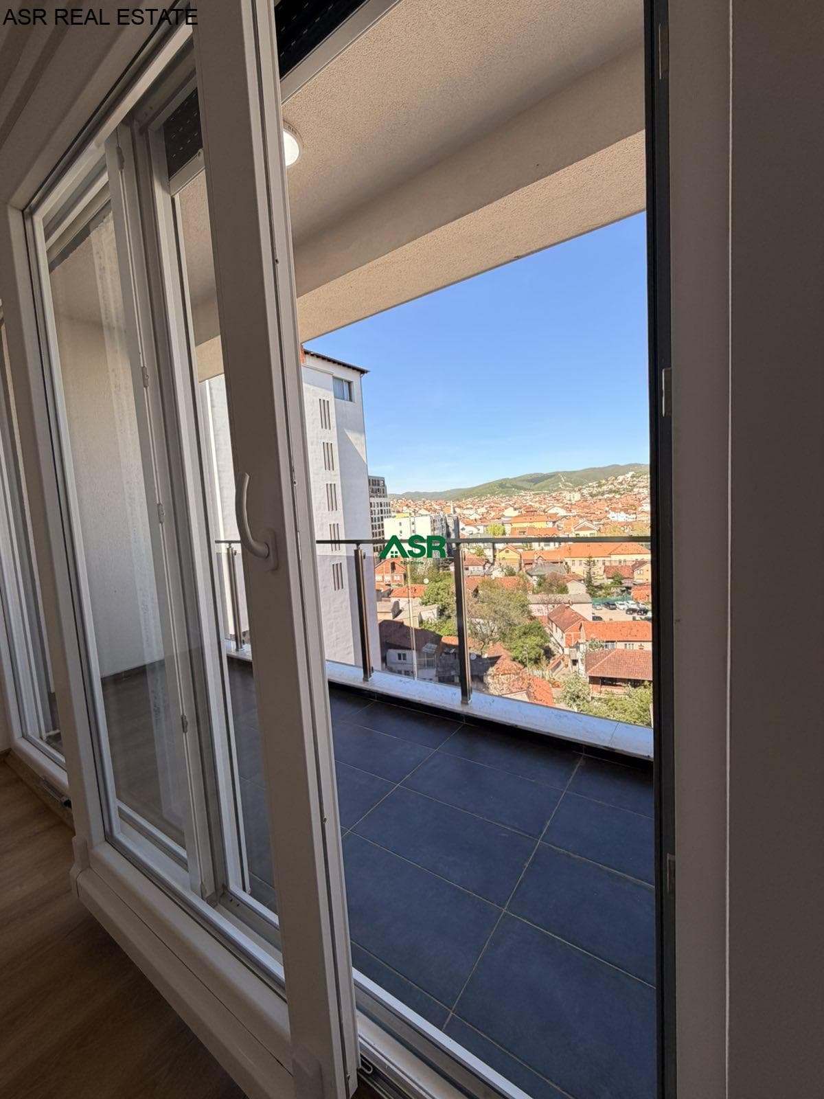 Banesë 90m2 me qira në lagjen Tophane 4
