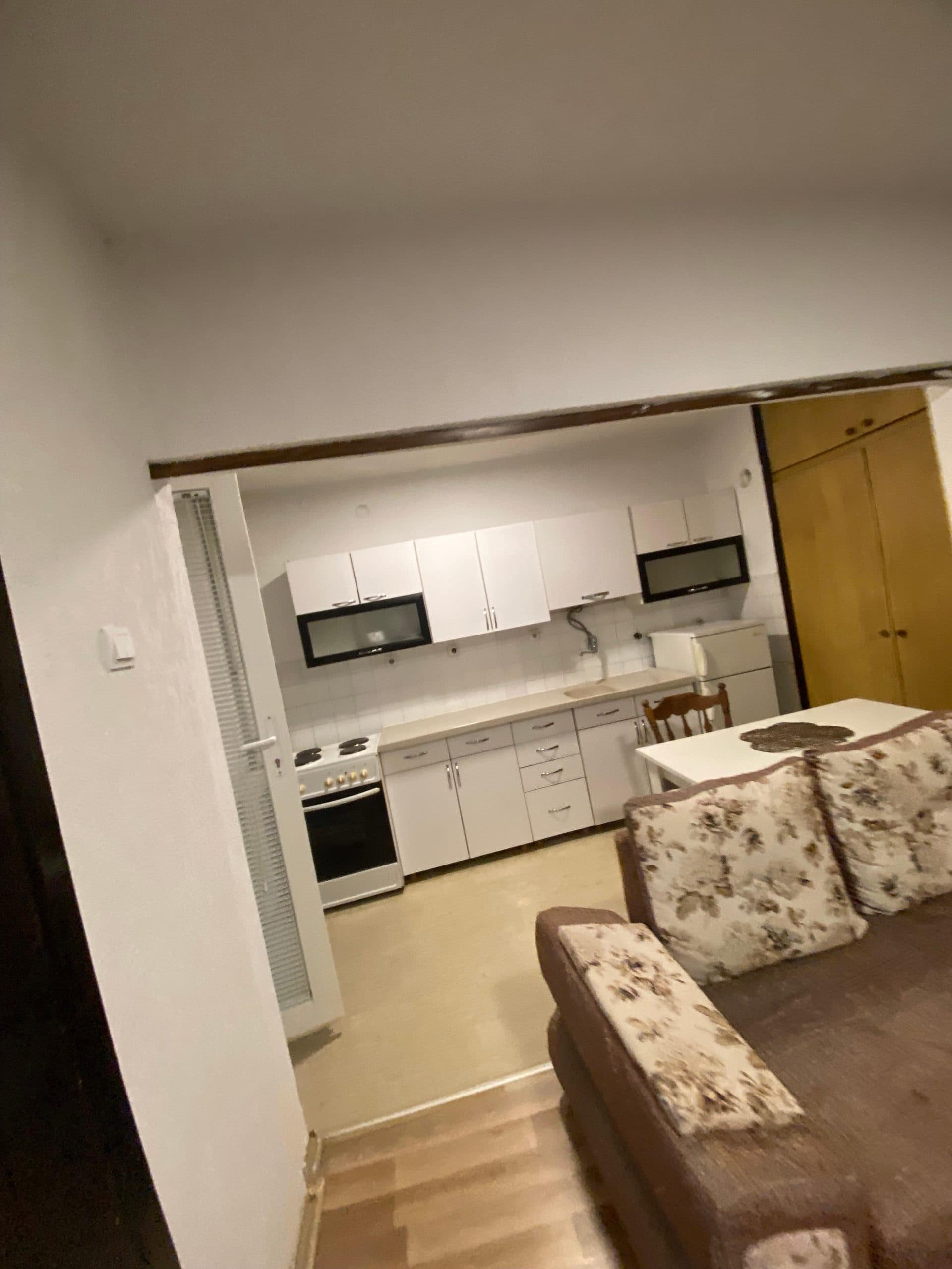 Ofrohet banesa me qira me sipërfaqe 120 m2 tek Qafa,