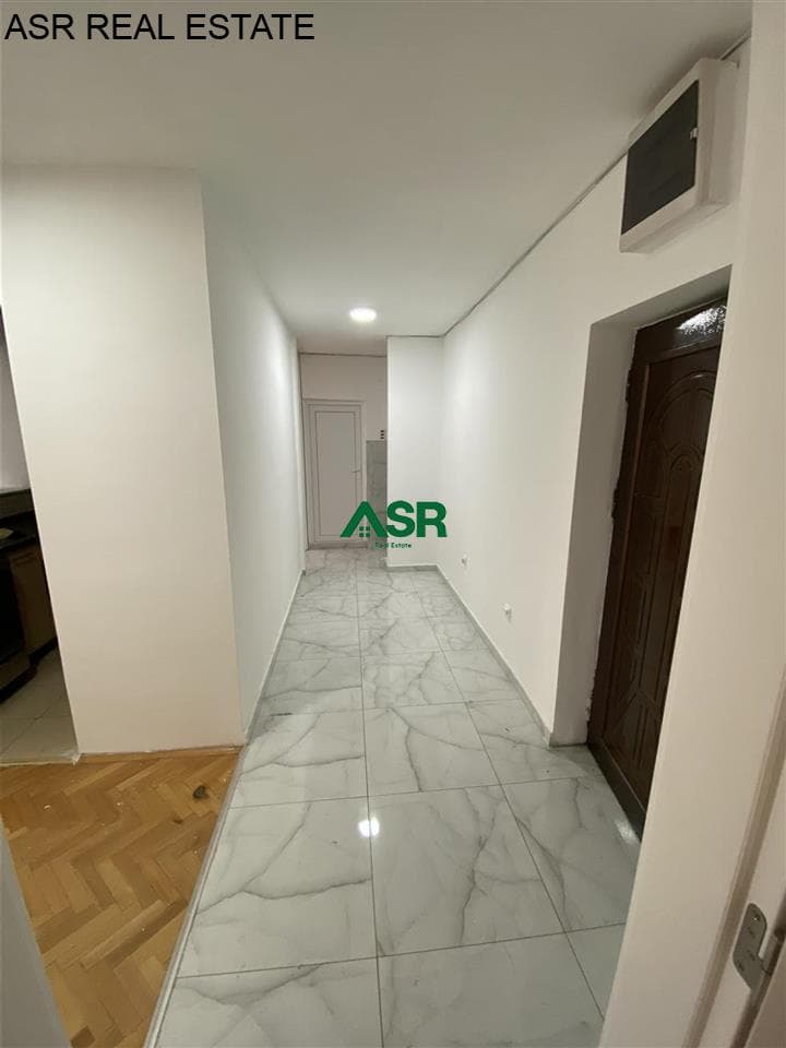 Lëshohet banesa per zyre me qera në lagjën Santeja 3