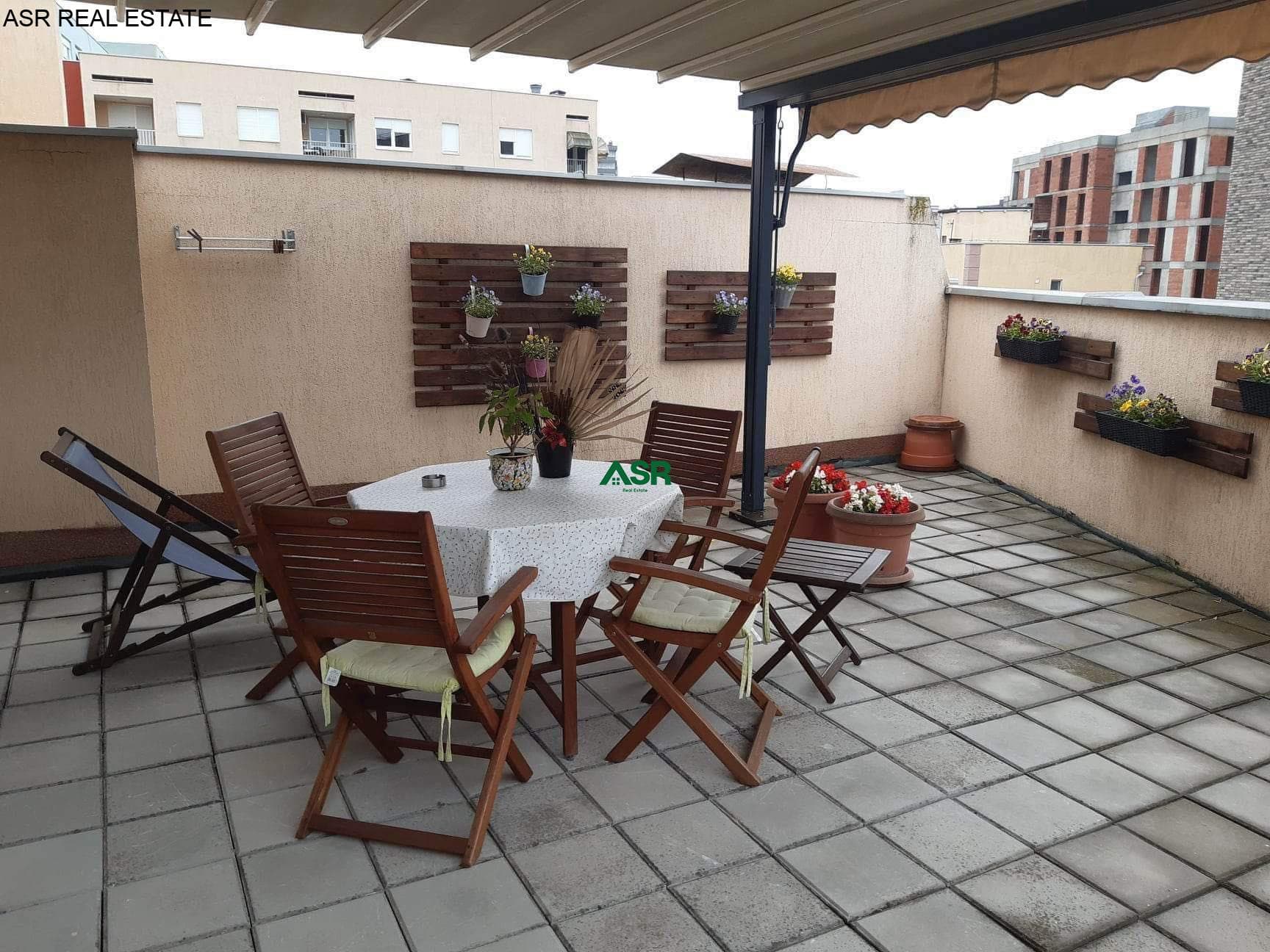 Ofrohet banesa me qira e tipit Penthouse në rrugen B