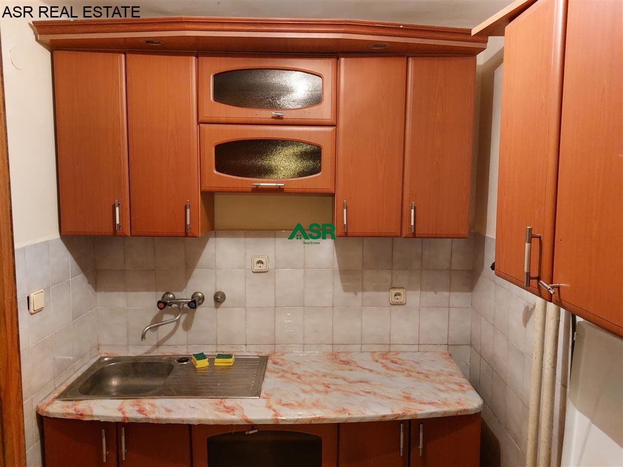Lëshohet banesa me qira në lagjën bregu i diellit 4