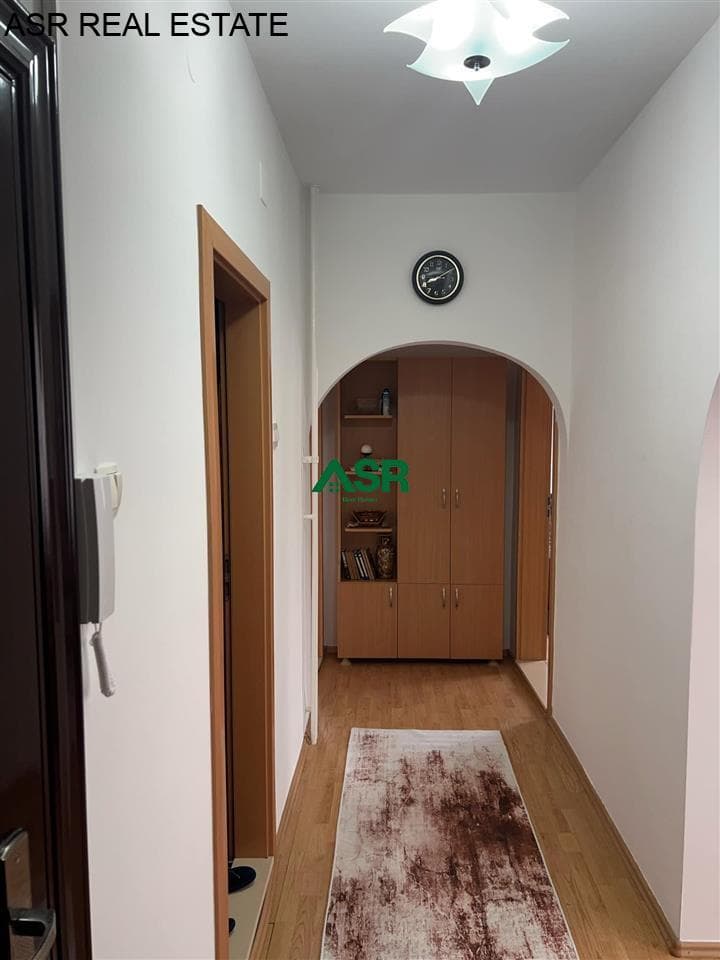 Ofrohet banesa me qira në lagjen qender, tek hotel Grandi 4