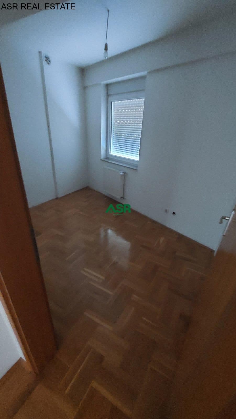 Lëshohet banesa per zyre me qira në lagjën Emshir
