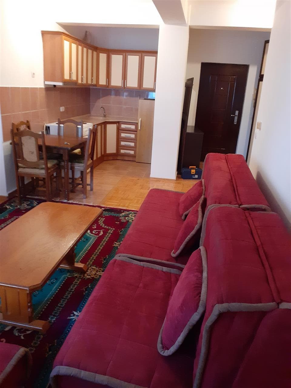 Lëshohet banesa me qira në lagjen e spitalit, rr.Muharrem Fejza