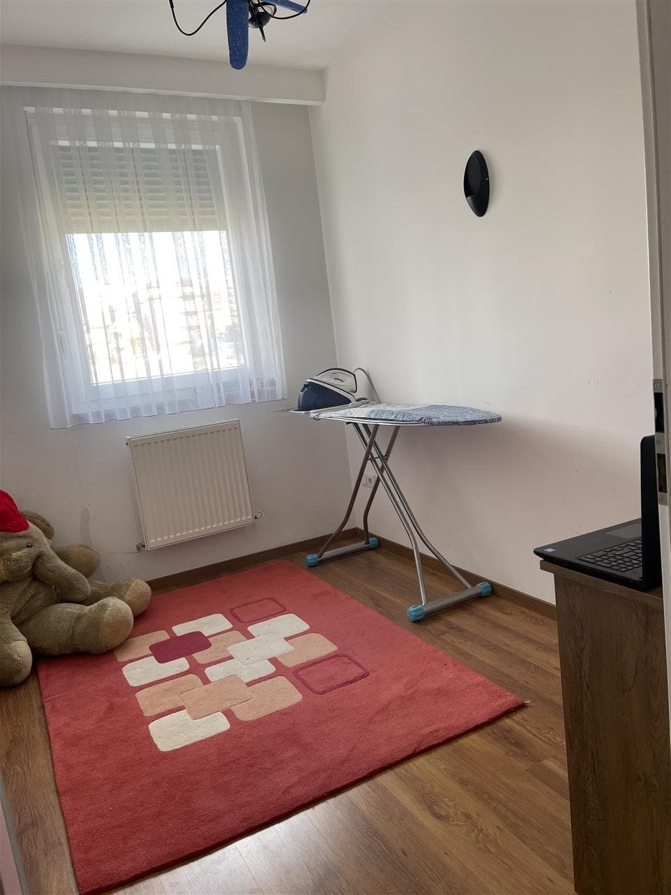 Lëshohet banesa me qira në lagjen bregu i diellit
