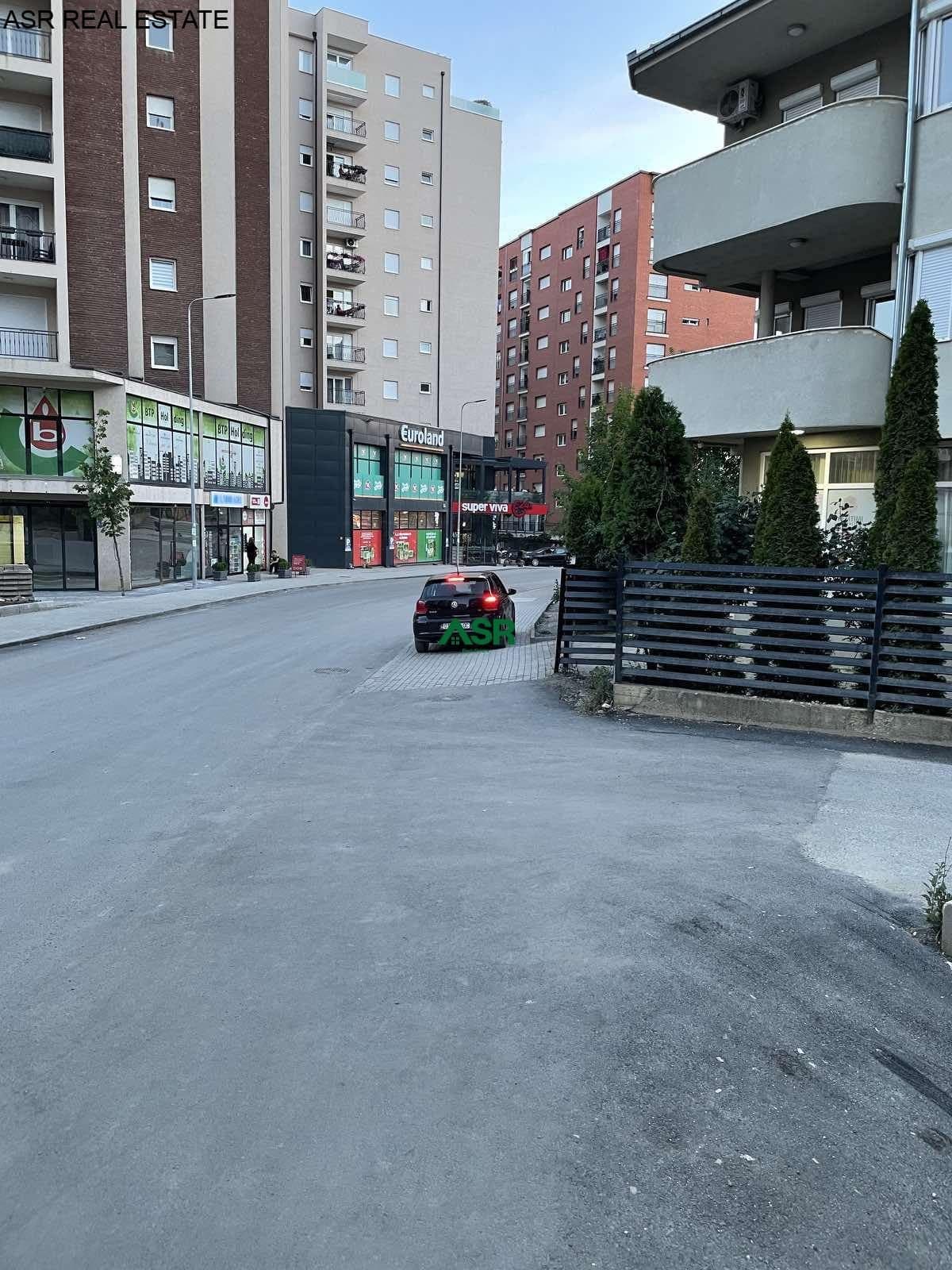Shitet garazha me depo ne lagjen e spitalit ne Prishtine ne rr.Muharrem Fejza. 3