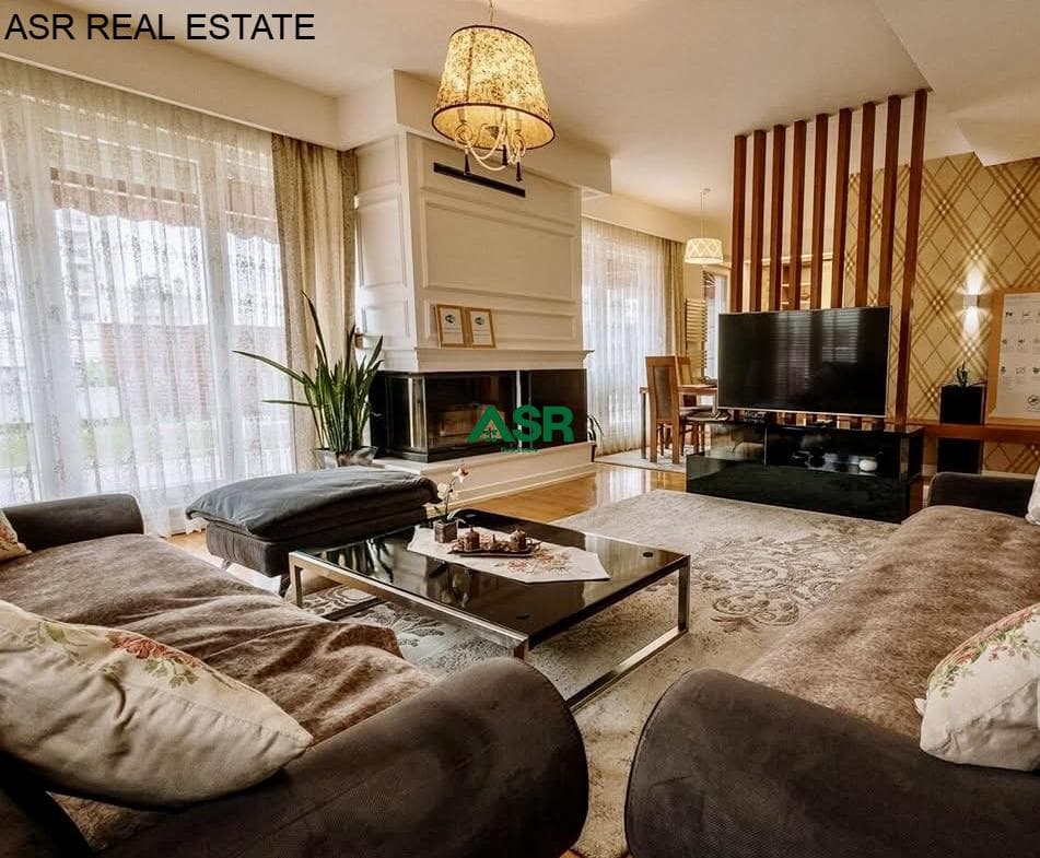 Ofrohet per SHITJE penthouse ne lagjen Tophane
