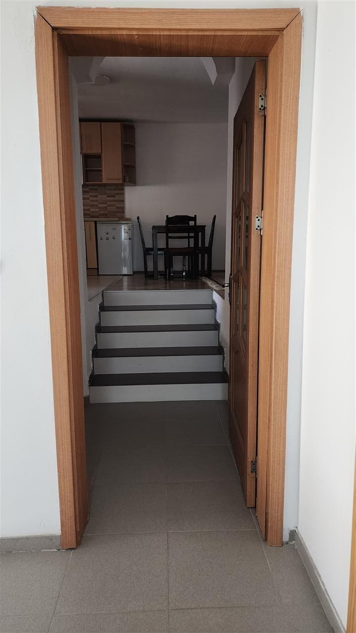 Lëshohet banesa me qera në lagjën Taslixhe 3