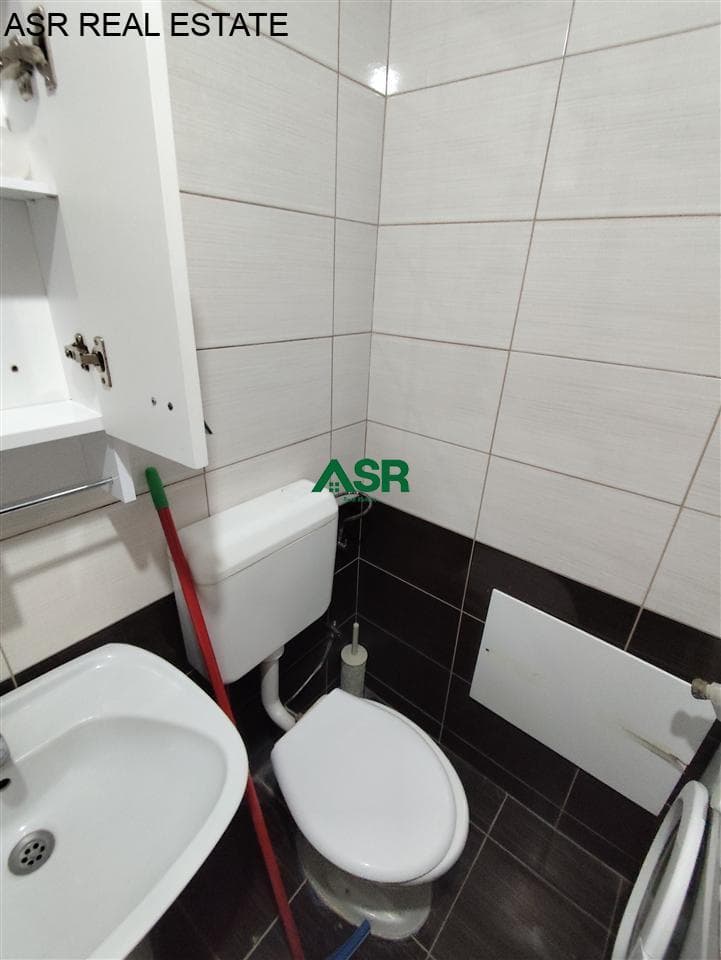 Banesë 667m2 me qira në rr.B 4