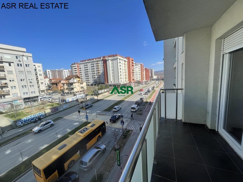 Banesë/zyre 96 m2 m2 me qira në rr.C