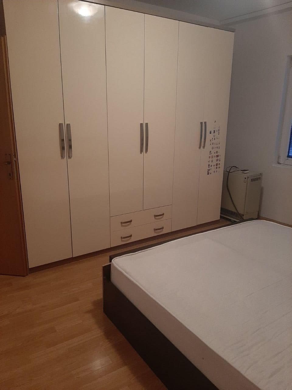 Lëshohet banesa me qira në lagjën 4 Llullat