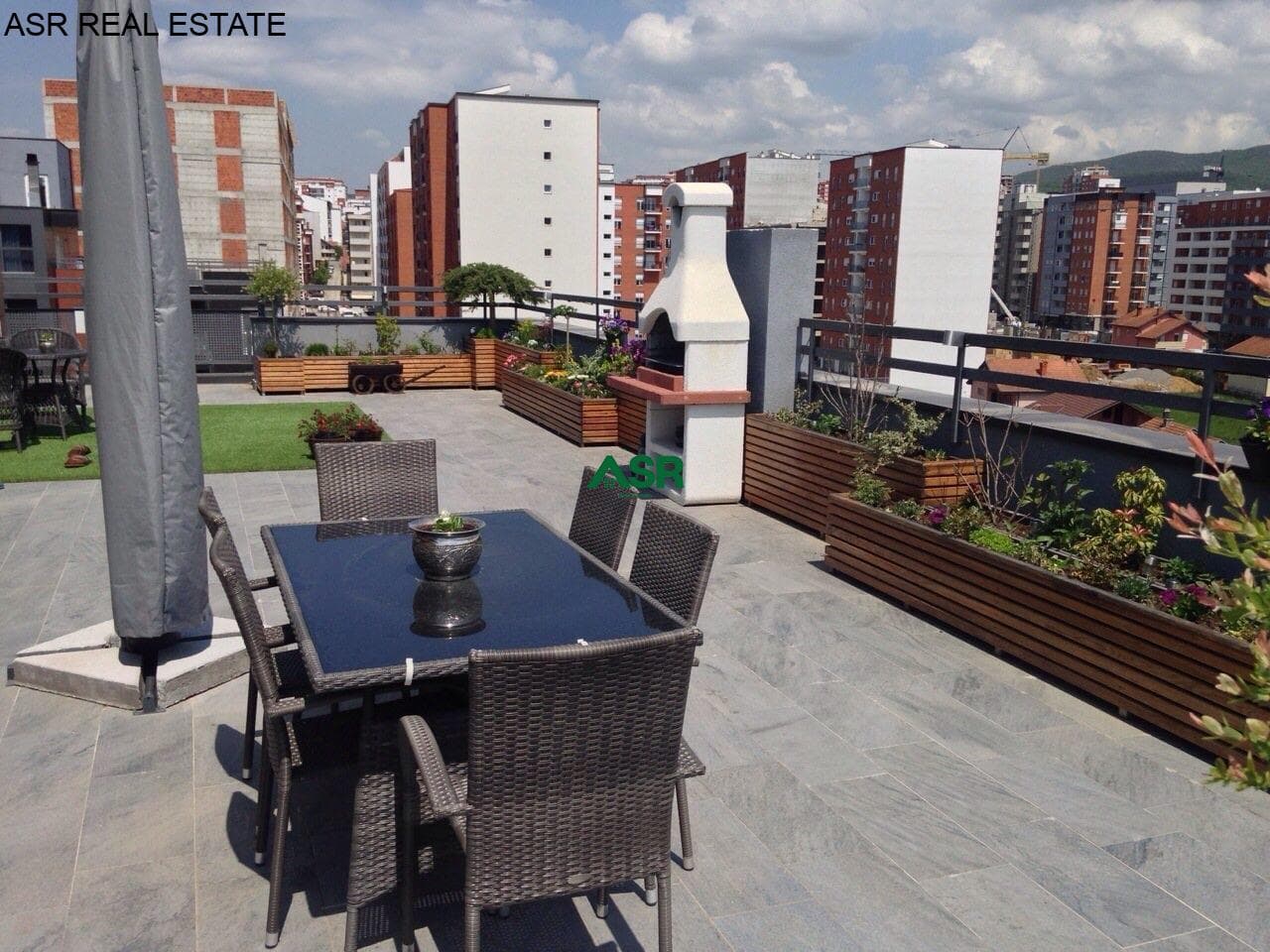 Ofrohet Penthouse Modern në Shitje në Lagjen Mati 1 4