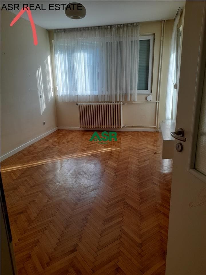 Lëshohet banesa me qira në lagjën qender per zyre