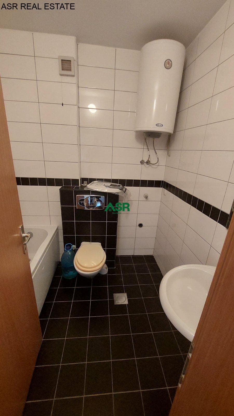 Lëshohet banesa per zyre me qira në lagjën Emshir 2