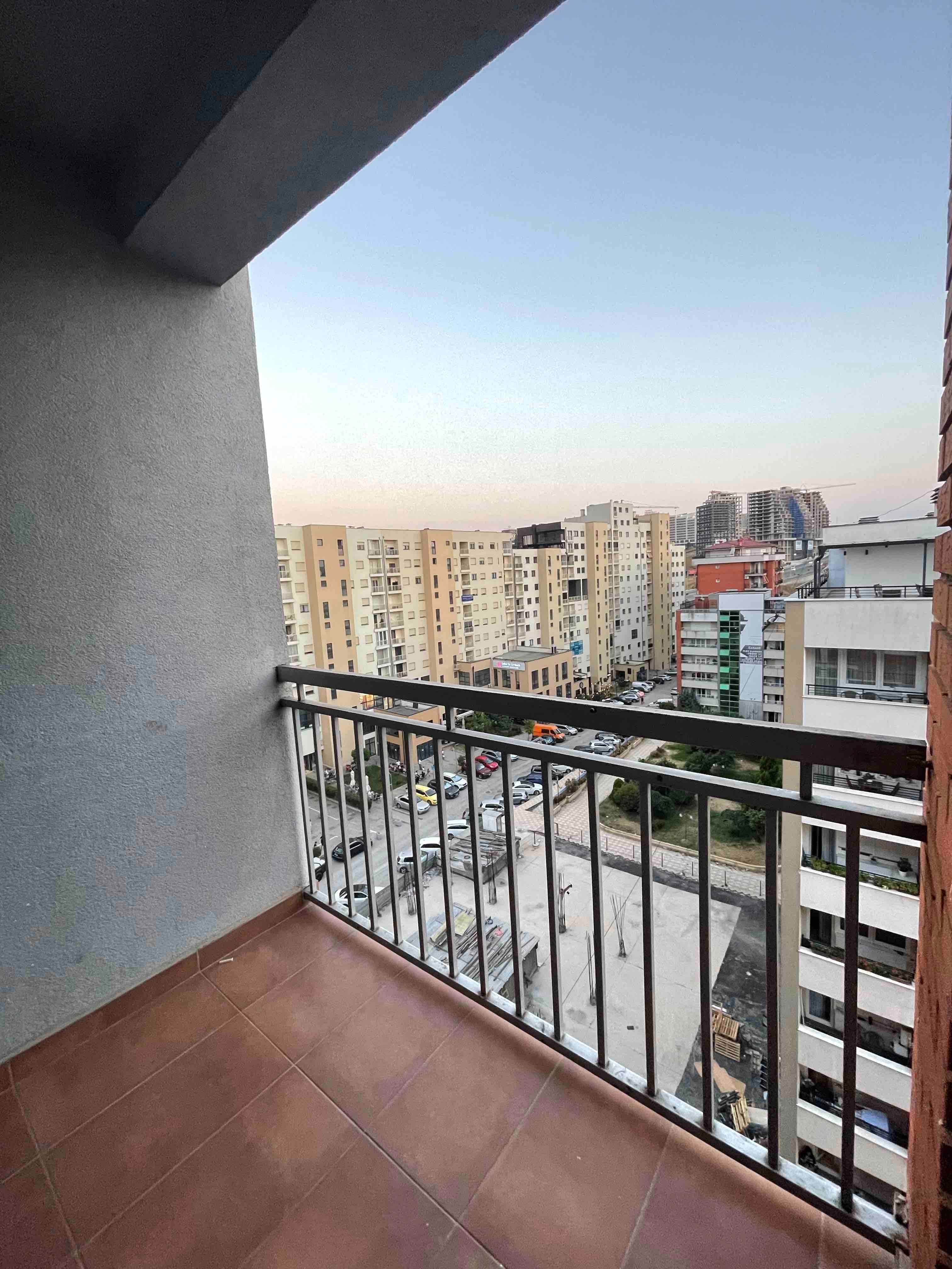 Banesë 75m2 me qira në Emshir