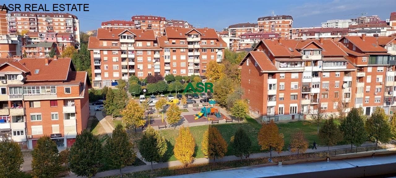 Banesë/zyre 90m2 me qira në rr.B 4