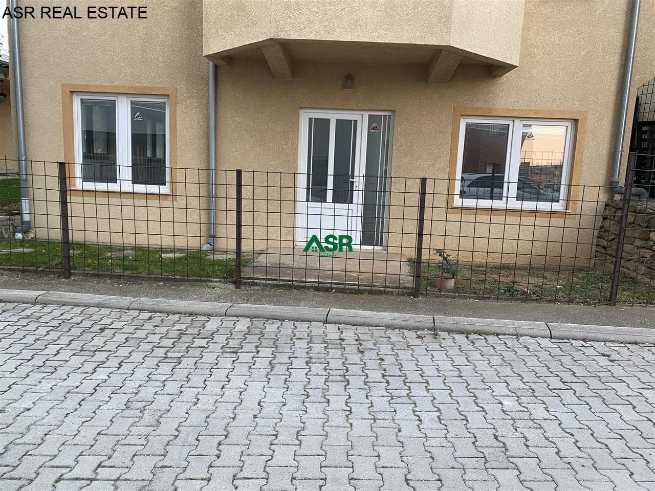 Lëshohet kati i shtepise me qira ne lagjen Bregu i diellit/ per depo apo zyre 2