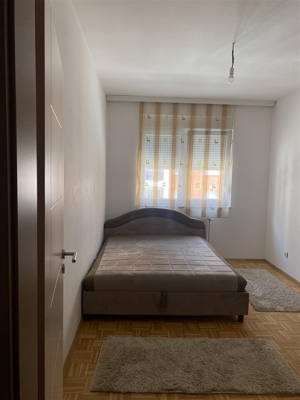 Lëshohet banesa me qira në lagjën e spitalit 3