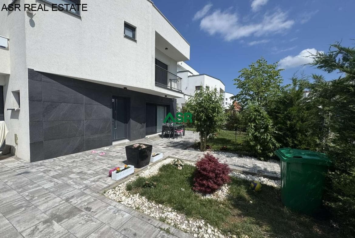 ID4354 Ofrohet SHTEPIA per SHITJE ne Bernice