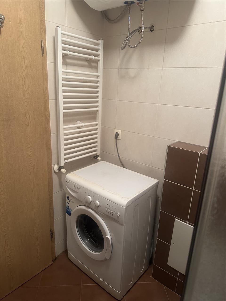 Banesë 62m2 me qira në Emshir, Prishtine.