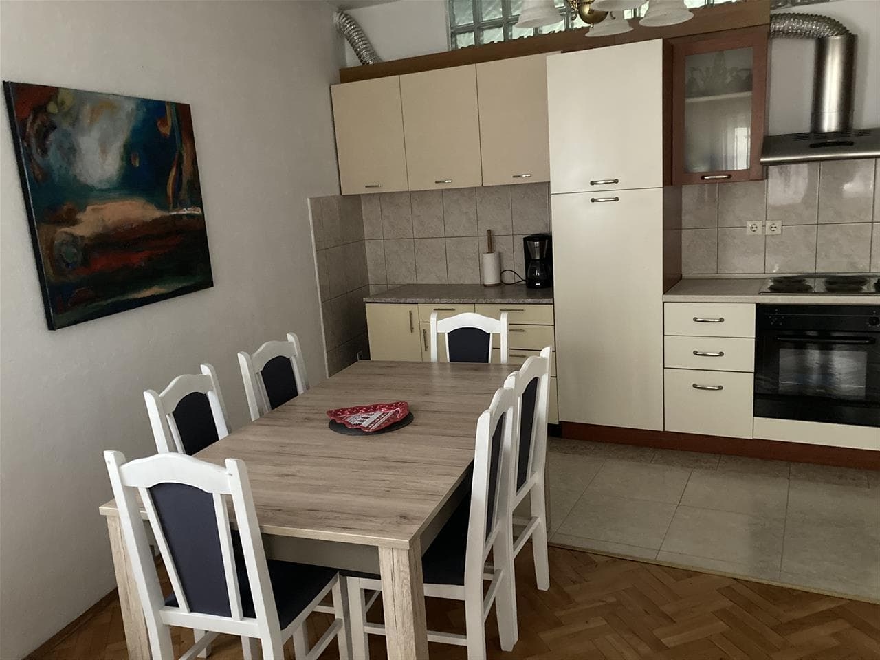 Lëshohet banesa me qira ne lagjen Bregu i diellit tek Salla 1 Tetori 2
