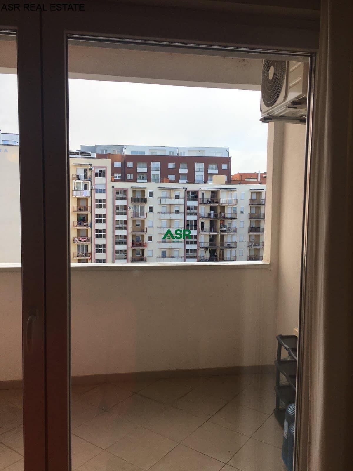 Lëshohet banesa me qera në lagjën Mat 1