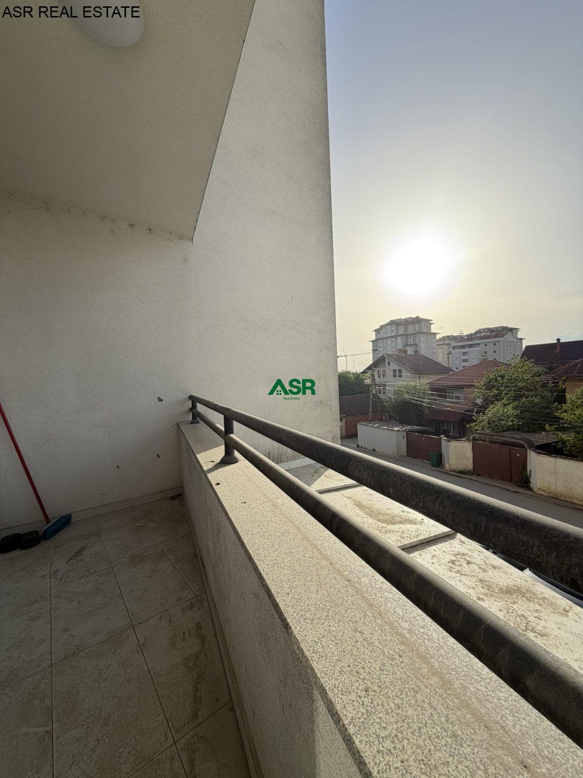 Banesë/zyre 100m2 me qira në Emshir 4