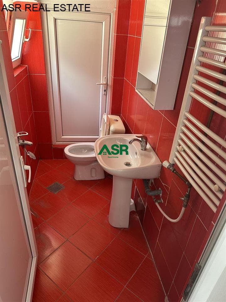 Lëshohet banesa me qira në lagjën Aktash 3