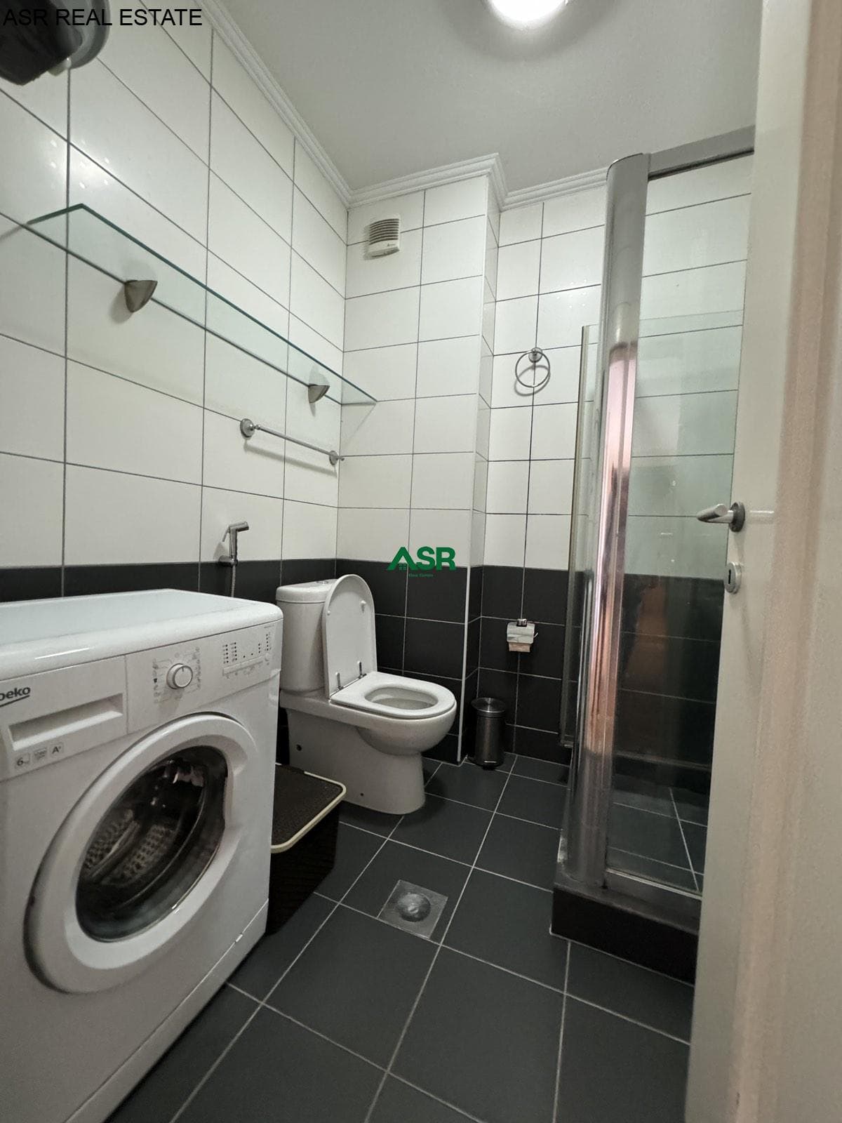 Ofrohet banesa me qira e tipit Penthouse në rrugen B 4