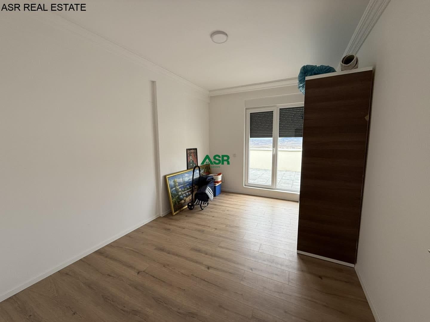 Ofrohet per SHITJE banesa (penthouse) në Lagjen Arberia 4