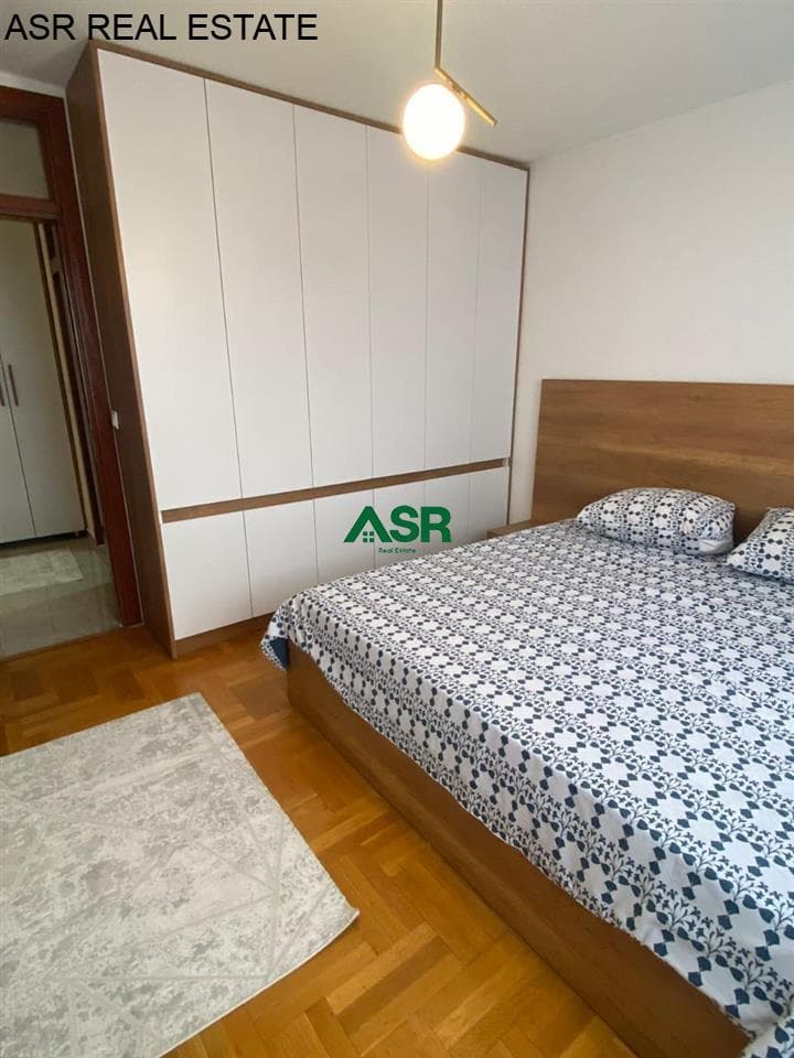 Lëshohet banesa me qira në lagjën bregu i diellit 2