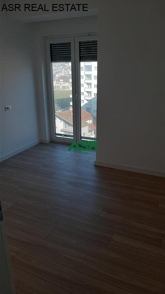 Lëshohet banesa me qira në lagjën Bregu i diellit 2