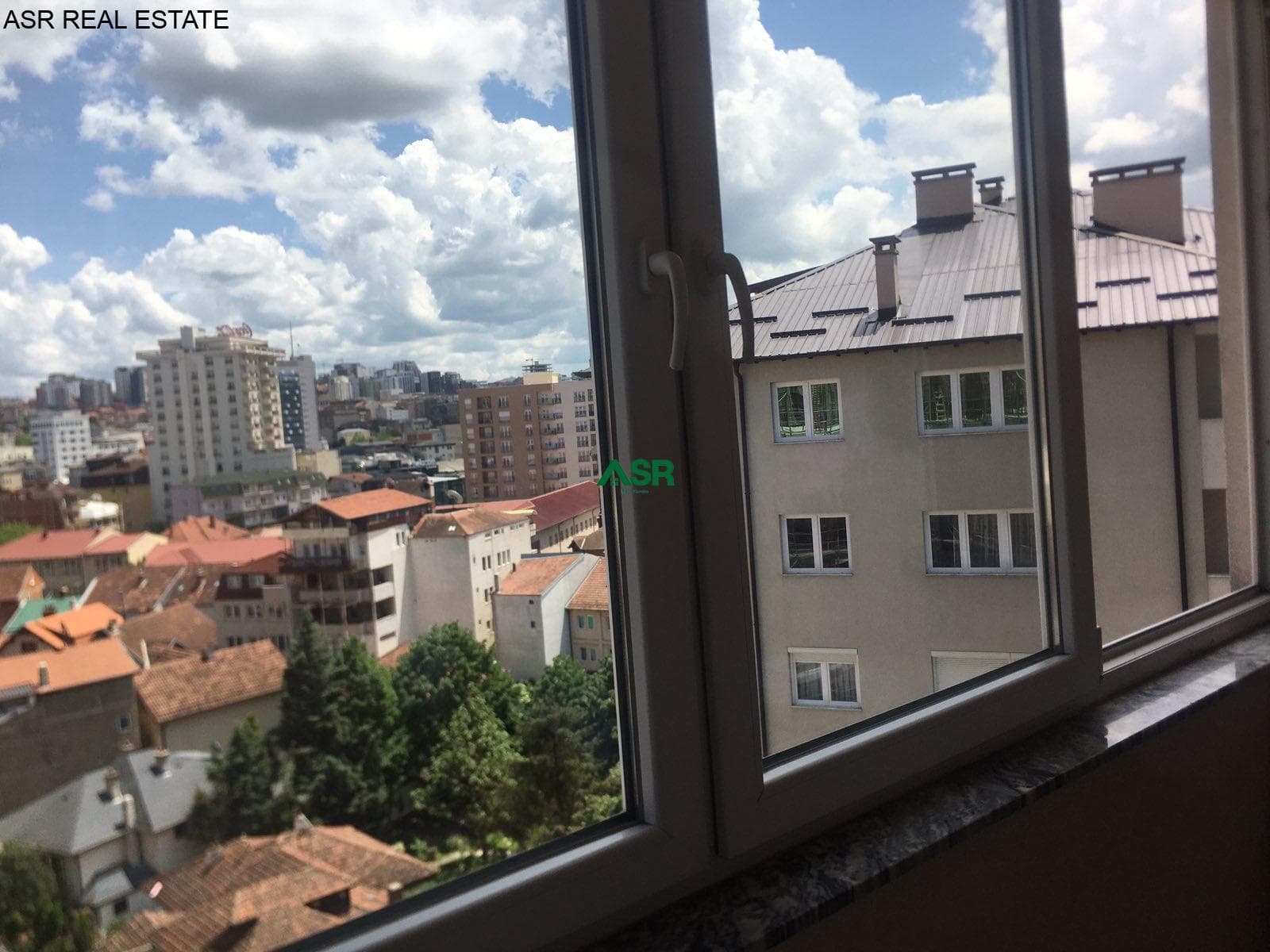 Lëshohet banesa me qira në lagjën Tophane 4