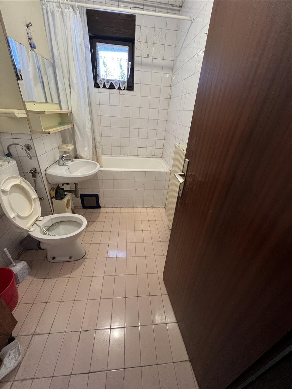 Lëshohet banesa me qira në lagjën Bregu i Diellit 2