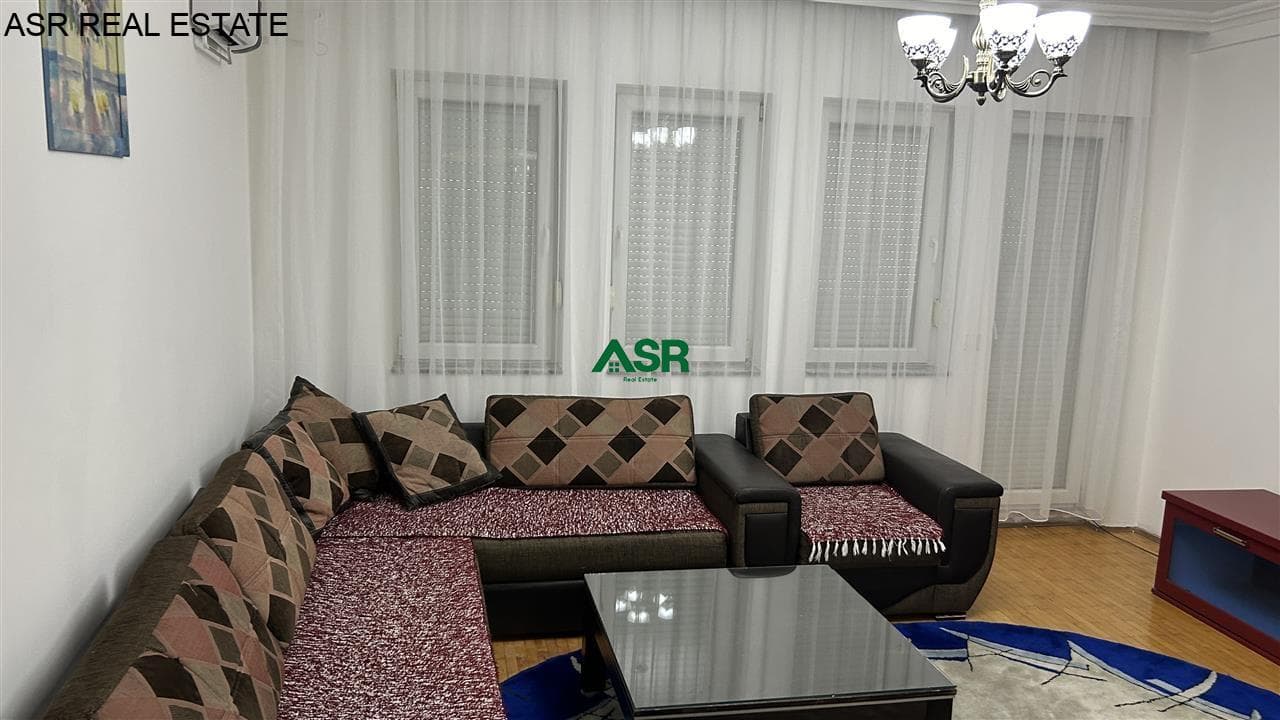 Lëshohet banesa me qira në lagjen qender tek parku qytetit