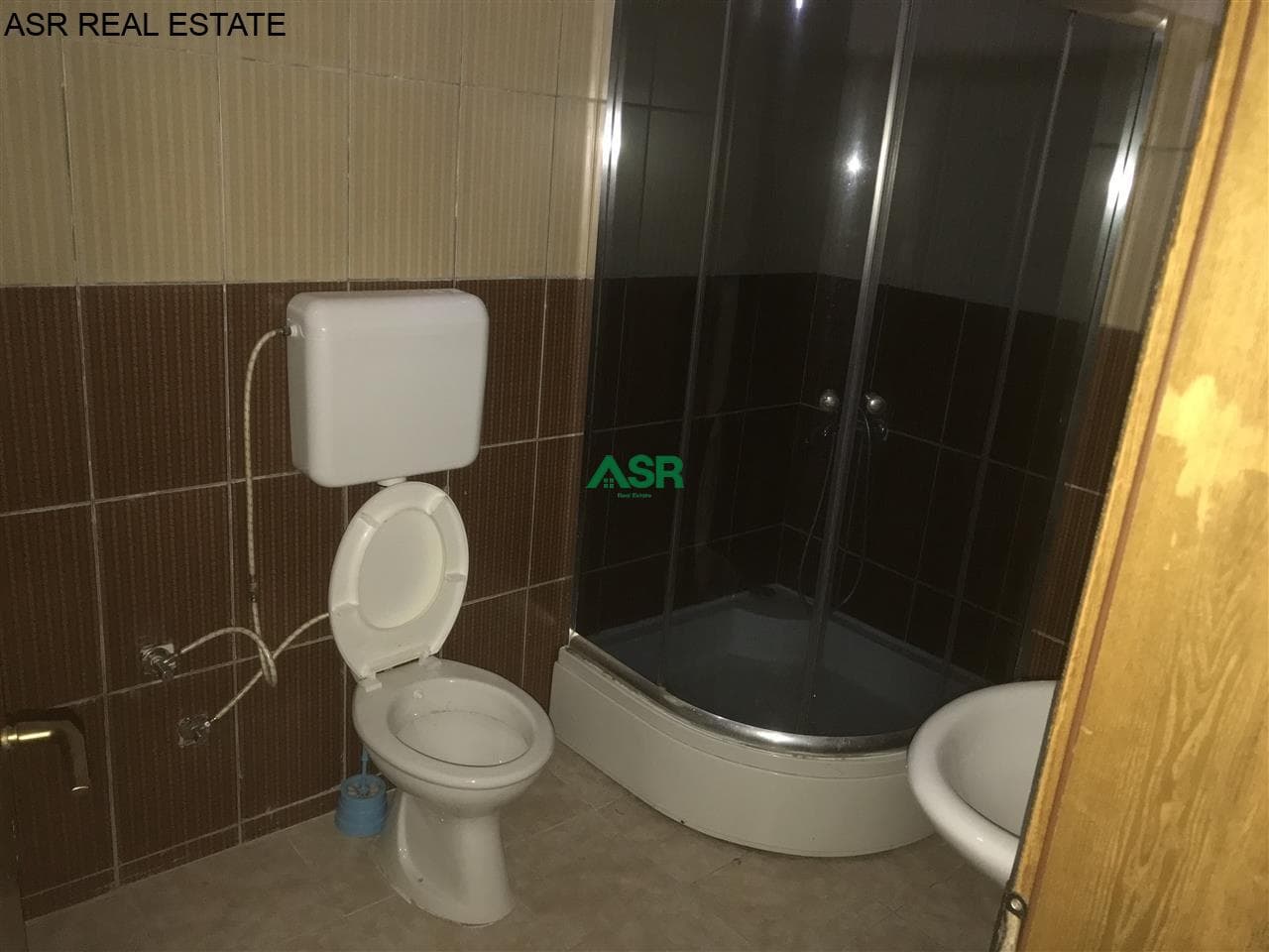 Shitet banesa rruges per germi