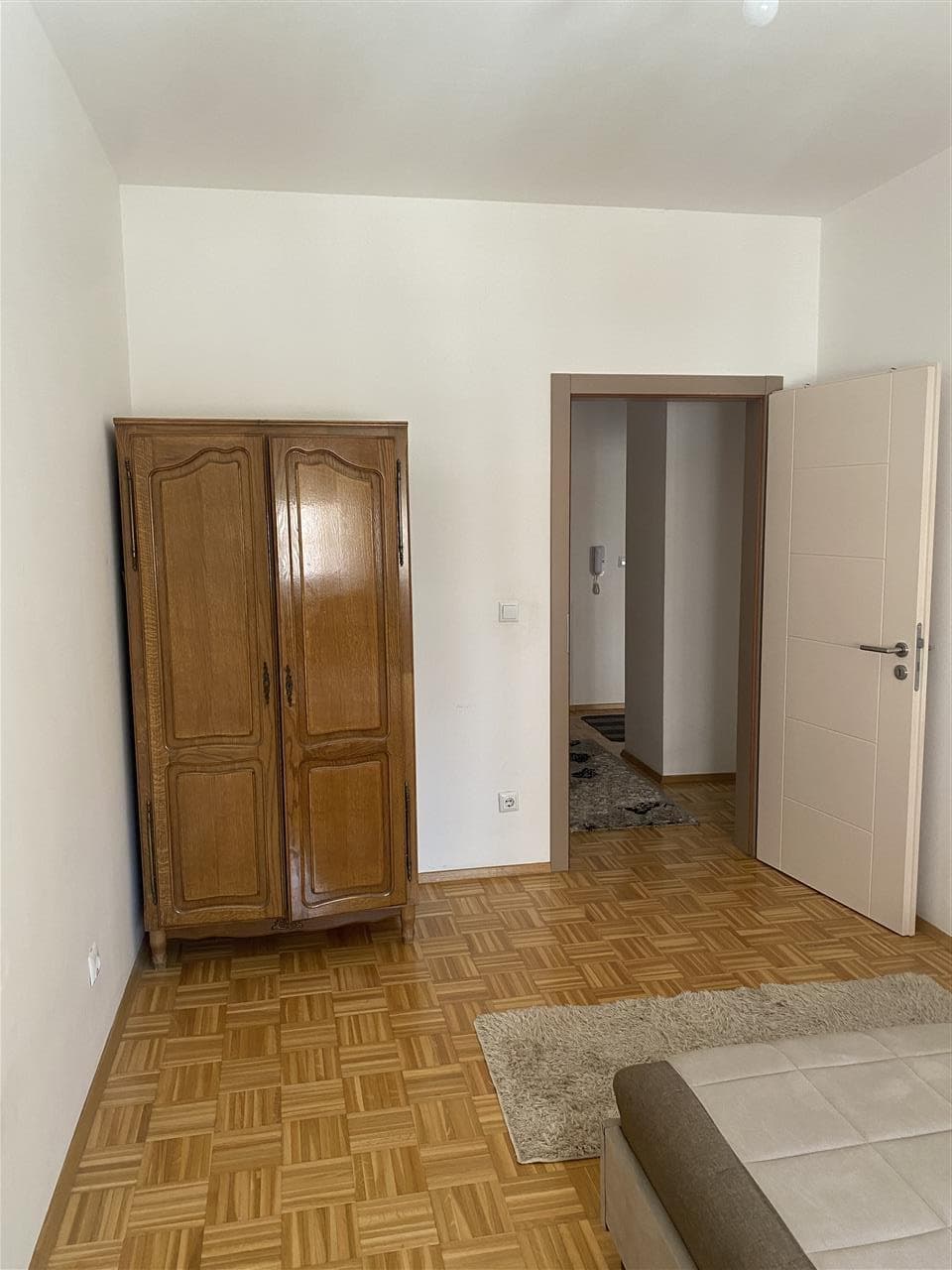 Lëshohet banesa me qira në lagjën e spitalit 2
