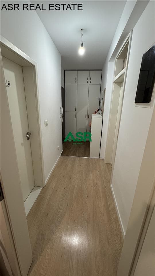 Banesë 63m2 me qira në lagjen e Muhaxhereve, perballe Hotel Afa. 2