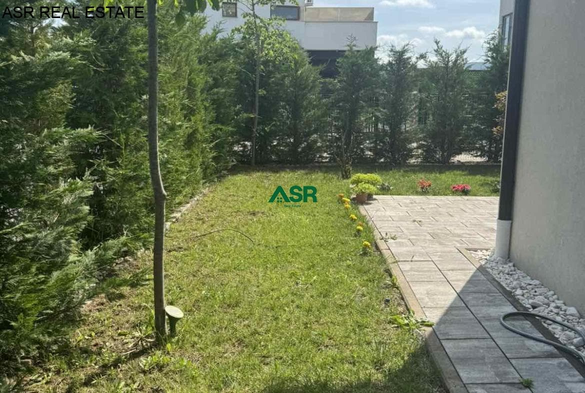 ID4354 Ofrohet SHTEPIA per SHITJE ne Bernice